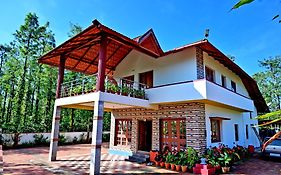 Hulihara Homestay - Full Villa, Coffee Estate & Balcony View