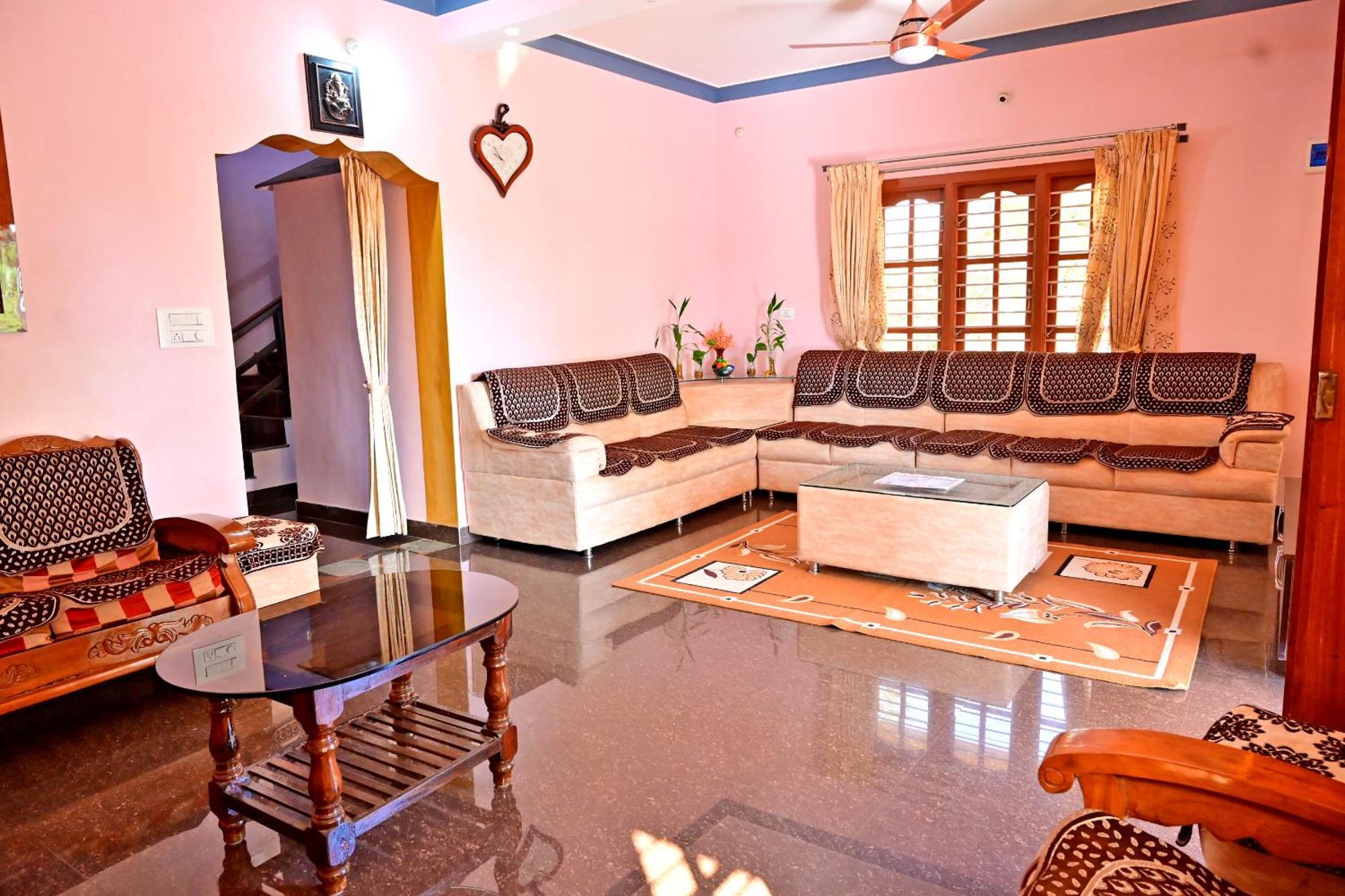 Hulihara Homestay - Full Villa, Coffee Estate & Balcony View สากเลศปุระ ภายนอก รูปภาพ